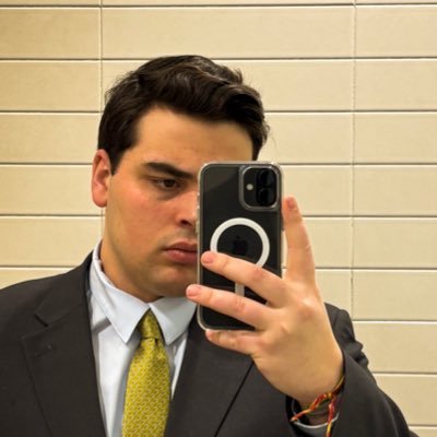 JuanTuzz's profile picture. Católico | Cofrade | Sacristán | Amante del Belen Napolitano y del Canto Gregoriano | Sensibilizado con la liturgia | ruan y silencio | Macareno | AMDG et BMV.