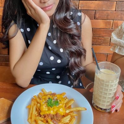 laaaaaaaaaanaa's profile picture. see ya