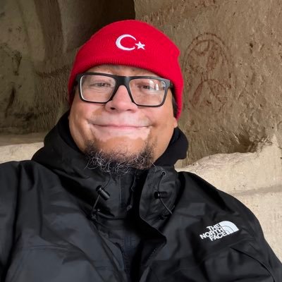 pablojair's profile picture. Periodista que viaja en una TARDIS por el gusto de no perder el tiempo. Escribo ColumnaSinNombre. Nomás sé usar el bloc de notas y el celular de lamparita 🤓