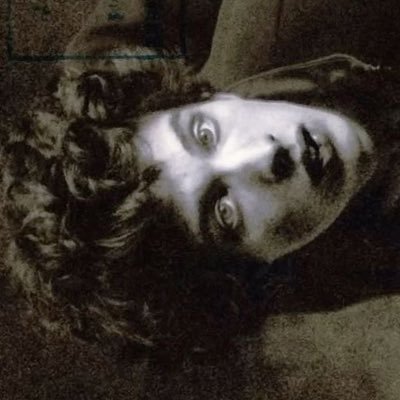 ecyvlvo's profile picture. À vif