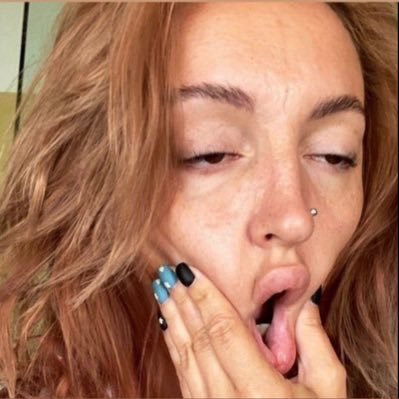 YesMolotowa's profile picture. in a world of haha, I’m the jeje. смеюсь как кукабара, даю контексты, ежемесячно летаю по Аргентине и учусь на ресторатора