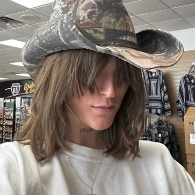 thewinteray's profile picture. no words, just a picture of me #mooncalftwt nb🏳️‍⚧️elaeluele