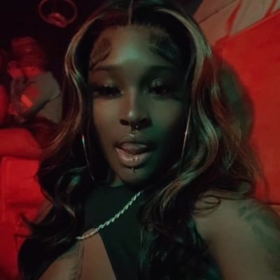 Shenelleamaya's profile picture. 