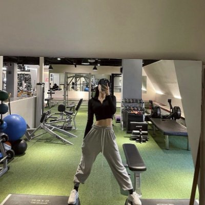 Amanda285999's profile picture. She can be gentle and tender, or she can stand on her own two feet, that is the power of women.