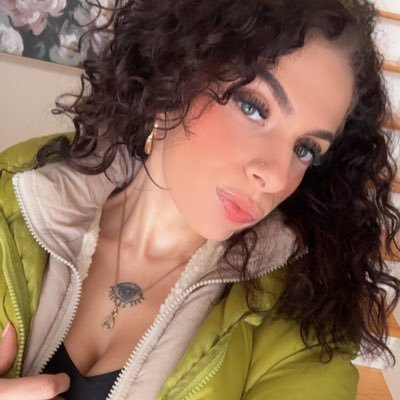 kaylacrespo_'s profile picture. 888