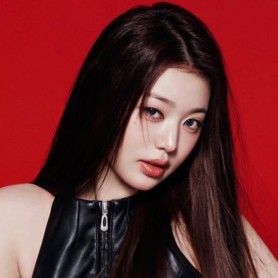 sveaure_'s profile picture. stream ‘bang bang’