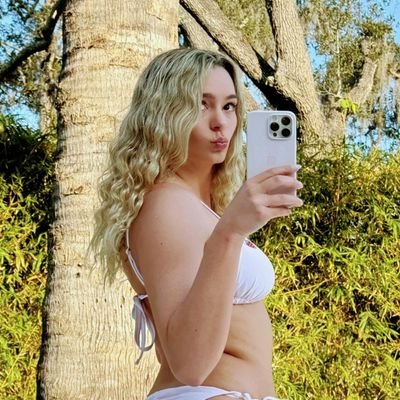 VOLLEYH0E's profile picture. 