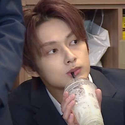 junpaces's profile picture. 𓏲   文俊辉    ˒  and then I thought, the stars should be so proud to know their atoms created someone like wen junhui