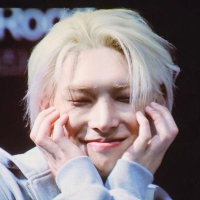 JjongWhiteTee's profile picture. 나만 빼고 다 행복한 것만 같아
우는 것보다 웃을 때가 더 아파.
random posts .
#에이티즈 #투바투 #샤이니