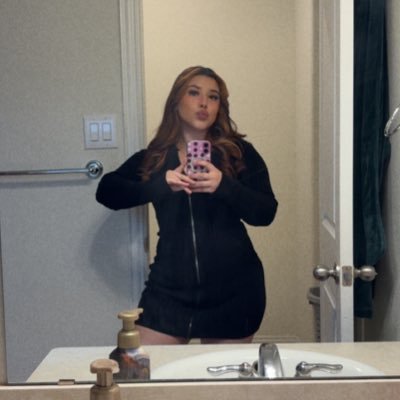 azuzena_'s profile picture. ♋️ rising