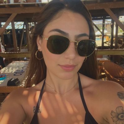 bruna_klm's profile picture. @flamengo || fale muito baixo, sonhe muito alto.