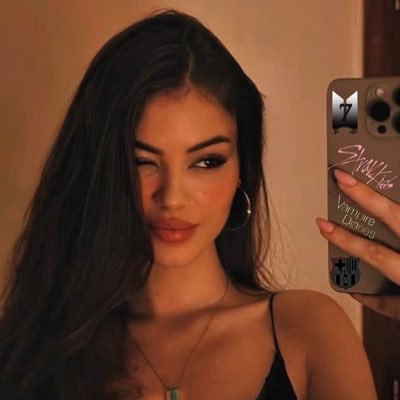 aliyab___'s profile picture. barcelona💙❤️ ve skzbts 💜💙