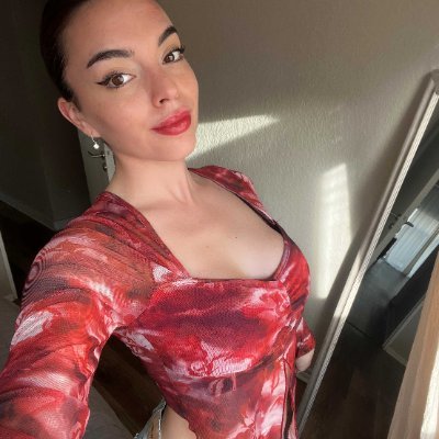 sandra863250866's profile picture. Smiling with a secret 😉🌸