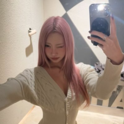 malvadwzza's profile picture. ⠀ ⠀⠀⠀ ⠀hell is a teenage girl . . . ⠀⠀⠀