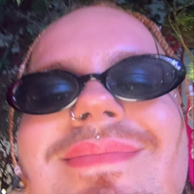 joauzera's profile picture. Há quem odeie, e tem quem gosta. Não sou demais, nem pouca bosta. _____ ELA SEGUE @luisasonza 🖤