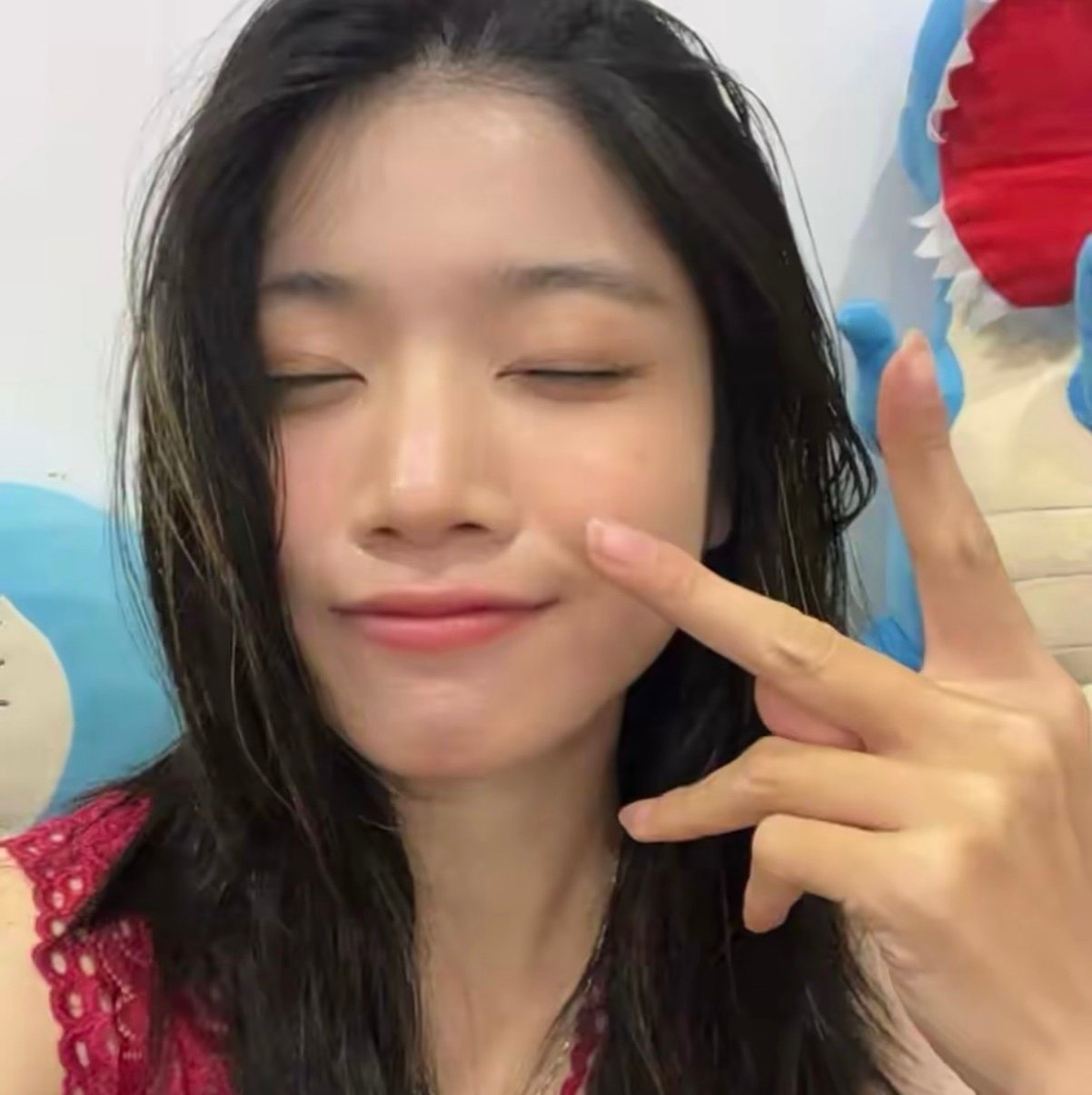 vietcanuck's profile picture. Vietnamese-Canadian 🌸 | Anh here | Lover of pho, hikes, & good vibes | Spreading positivity one post at a time 💫 #VietCan #AlbertaGirl”🏒🏀⚽️🏈