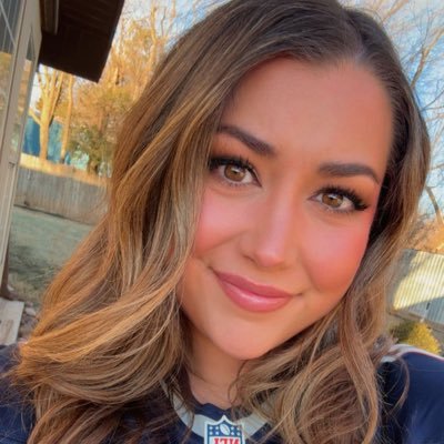 briana_txt's profile picture. University of OK Alum ☝🏼| Gemini ♊️ | Phil 4:13 🙏🏼 | Latina ❤️ | Eleanor 🐶 | Chasing dreams, adventure & good vibes ✨