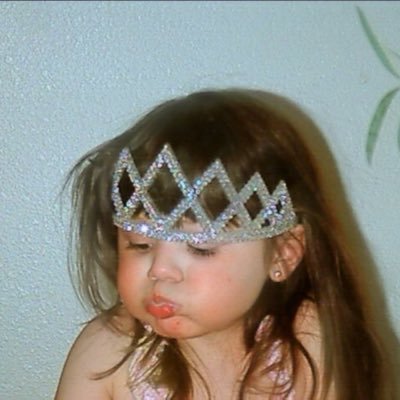 thisisntkina's profile picture. 