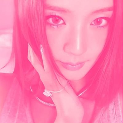 veeveira's profile picture. ✩ :  .✦◝ 𐙚 +111% ♥︎ doll house kitchen and a giant strawberry. 𓄳  ≡ 𝇋♡︎𝇌   ׂ  ꭷ