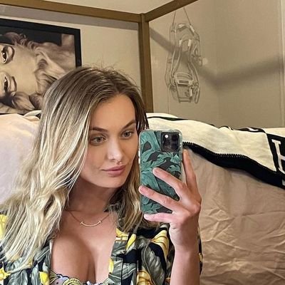 Oweirobert4's profile picture. female artist with cool vibes and I'm sure you would definitely love to get to know me