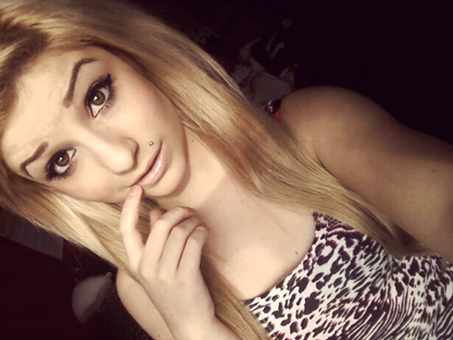 _SavvyLove_'s profile picture. Behind this face is a story untold. No one would've guessed it. No one would've known.
.: 18, Bi, Taken; @CarsonNikolaus ❤:.