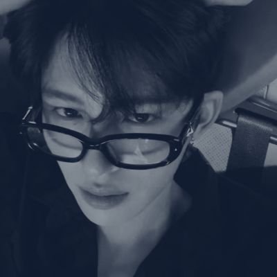 jwoupna's profile picture. unfolding beneath the waves, where my bones turn to sand and my silence becomes the echo of the blue.٠࣪⭑— 唯˚ Ꮚ