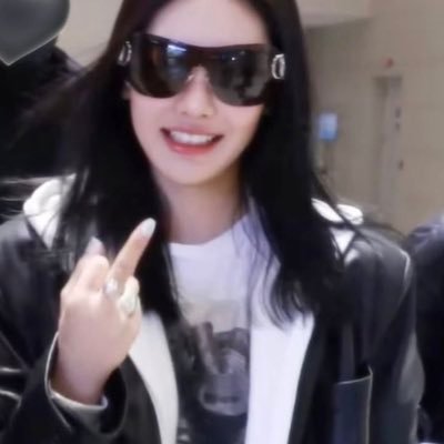 pierple's profile picture. ชิหล่อนมันร่าน