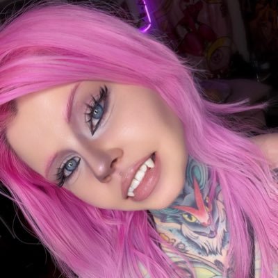 heelsyren's profile picture. blue eyes no coochie 🌙 sfw account for @syrencove ~zoids enthusiast~ new YouTube channel- ligerzerosyren