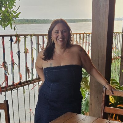 cyneida's profile picture. Doutoranda em Educação. Mestre em Comunicação. Jornalista. Nortista. Proletária. Neurodivergente. Humanista. Católica. Às vezes Fada, às vezes Bruxa...