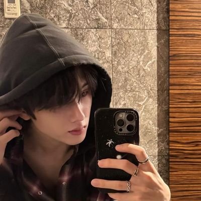 llyaaw_'s profile picture. 