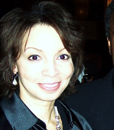 lynnes240's profile picture. Fab Aunt, Bay Area enthusiast, Band of Wives member, risk management expert