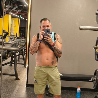 mazzinger33's profile picture. Tauro.. versátil.. morboso.. care caliente dicen .. me gusta lamer y morder.. acepto todo mientras sea con respeto.. Chileno de chaguito..