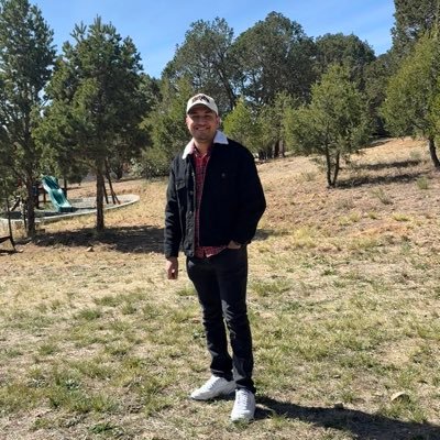 iamluisga's profile picture. #TSTheErasTour 25/08 CDMX // Amo la música e ir a conciertos. LAE. Godín de tiempo completo. Intento de influencer. #Fanboy