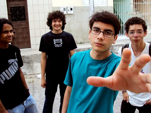 a the aspergers banda independente      
brasileira, com som alternativo. influências: the beatles, the doors, joy division, nirvana