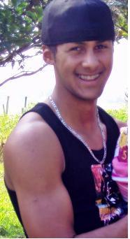UMA PESSOA DE BEM QUEM ME VE ME VE SORRINDO E VAI SER SEMPRE ASSIM!!