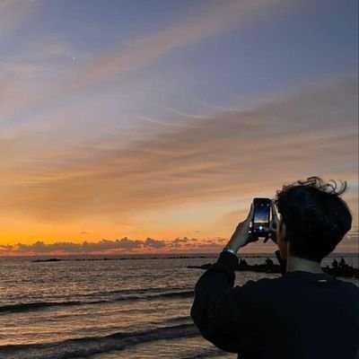 aikhel112233's profile picture. Interested in humans and their contradictions.