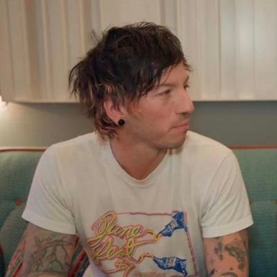 drowninGaal's profile picture. peaked in middleschool - assume im playing something - in too many fandoms for myself to keep up 🌟 ESP/ENG 💫 27 🎶 they/he/él - ty: @4humanknd