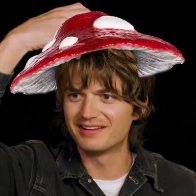 freckledjoes's profile picture. Djosty🃏| I'll try for all of my life just to find someone who leaves on the light for me.✨ arden & gem, my beloveds 💛 fan account