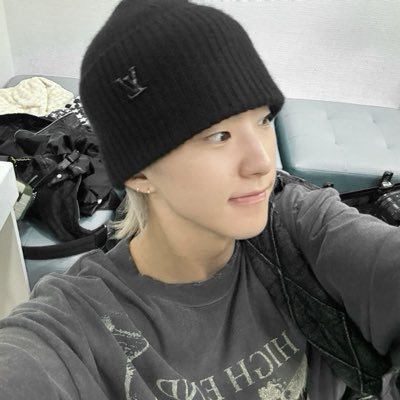 hoshuie's profile picture. no.1 lesbian yearner for soonhoon