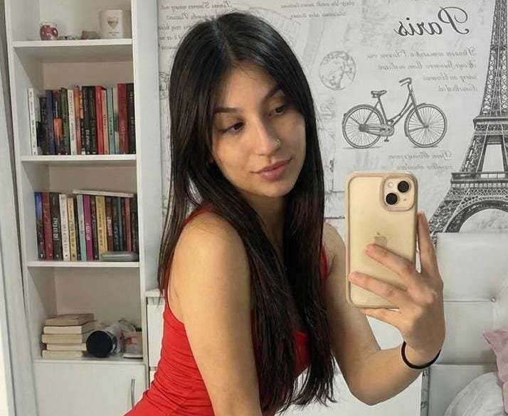 HoffmanAng5166's profile picture. just a lonely girl with dreams…