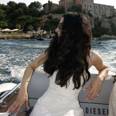 onlysun__'s profile picture. Designer, reader, writer, and also a sun that never tires of shining.