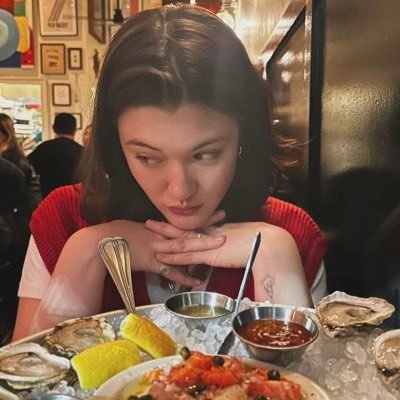 just4loui's profile picture. we could be nice to each other