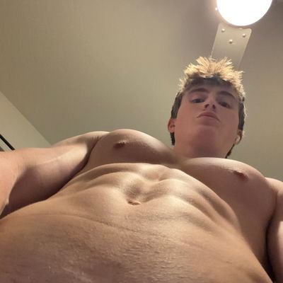 NoShirtProtocol's profile picture. 20 | 6'4 | 215 lbs | Size 13 | DM for financial advice 💸 https://t.co/9hixiUOJLR