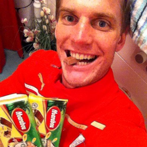 kalinhol's profile picture. Skärgårdssökande fotbollsspelare, nu i Varbergs GIF. Älskar Lejonkungen, Queen och Coca Cola.