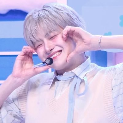 bellavly_'s profile picture. employee by day, (42) sai by night 👩🏻‍💻| @TWS_PLEDIS, #한지훈 #경민 🪼🐹 minihoonie