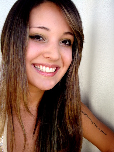 Desiree, Desy.. enfim.. Siga em paz e tenha sorte! :)))) Everyone wants happiness, no one wants pain. But you can't make a rainbow without a little rain.