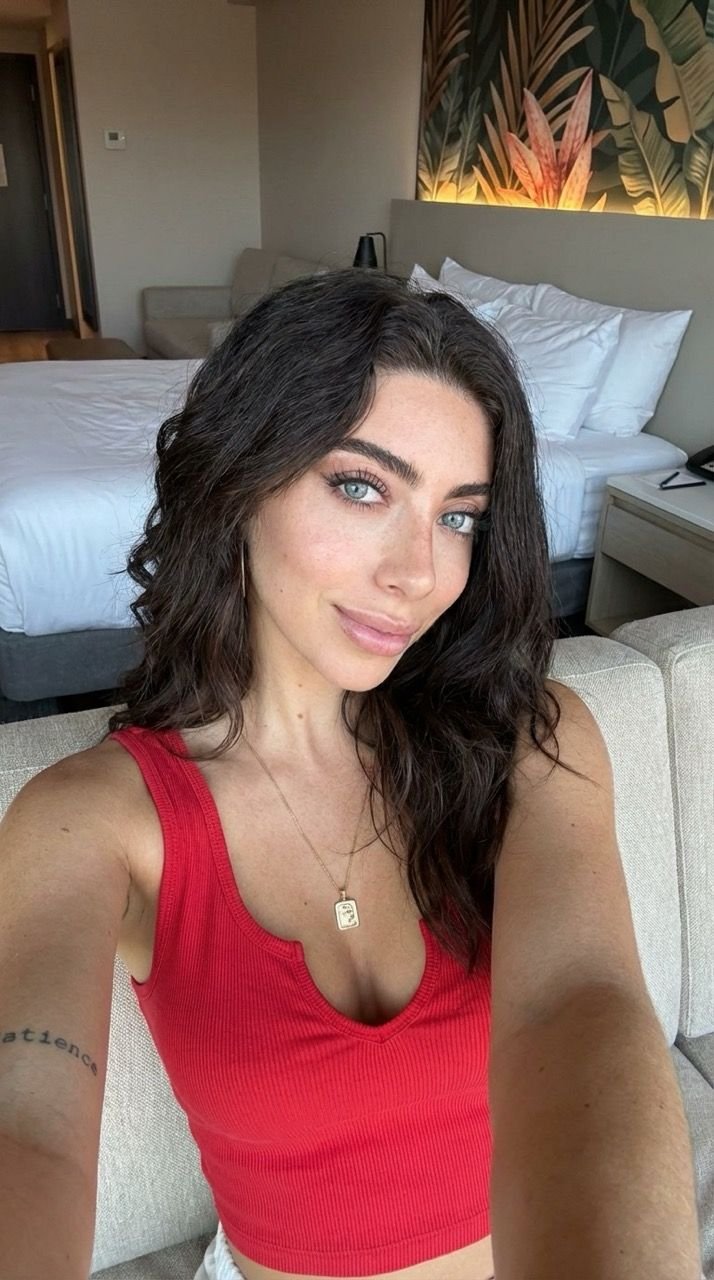 AnnaRamos125216's profile picture. my sleep schedule fearss me, DM mee if urs does too