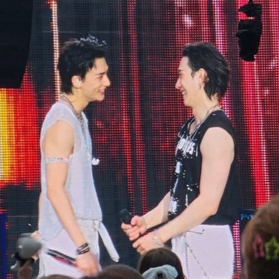 ayenfoxiie's profile picture. welcome to my stay's side zone! ༉‧₊˚.