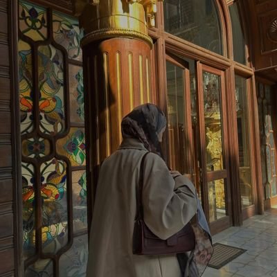 anouckb12's profile picture. -أتَنفسُ الفَلسَفة- أهتمُ بالنقد الأدبي المُعاصر ؛أكَتبُ لأفهمَ ذَاتي وأقْرأ لأكُون ولأجِدُ المعنى/-Criticism and critical approaches-