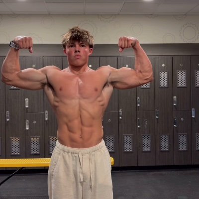 AlphaGavin6907's profile picture. Taking cash